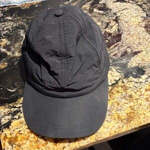 H & M black women’s baseball cap